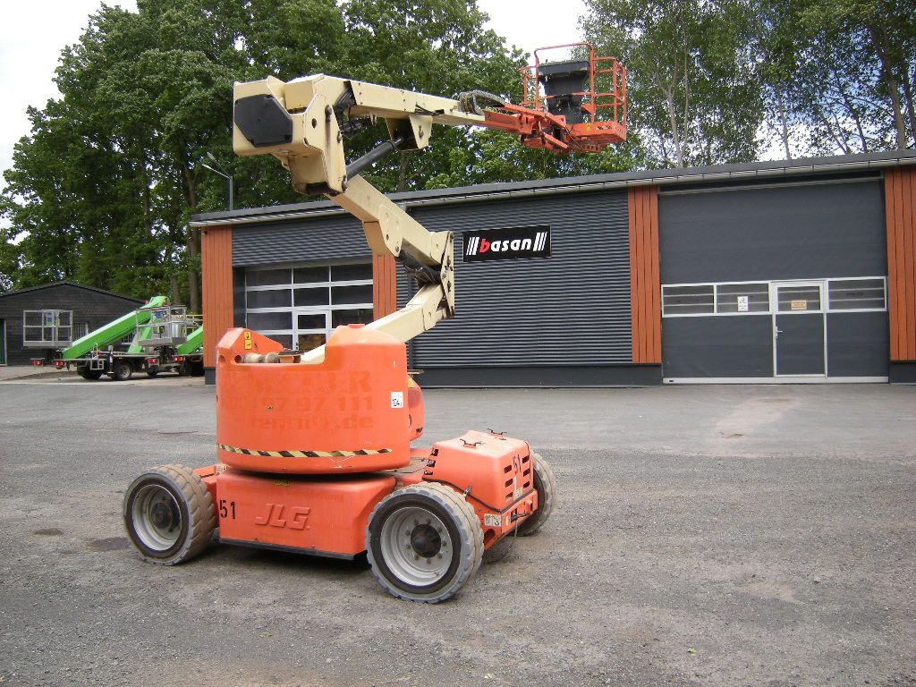 JLG M450 AJ Gelenkteleskoparbeitsbühne 16 m - Veoautolt tõusev platvorm: pilt 1 JLG M450 AJ Gelenkteleskoparbeitsbühne 16 m - Veoautolt tõusev platvorm: pilt 1
