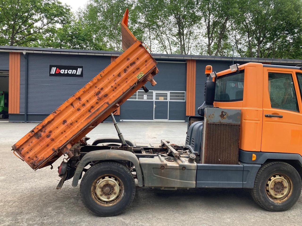 Multicar M30, Kipper Allrad 4x4 - Tarbesõiduk kallur: pilt 1 Multicar M30, Kipper Allrad 4x4 - Tarbesõiduk kallur: pilt 1