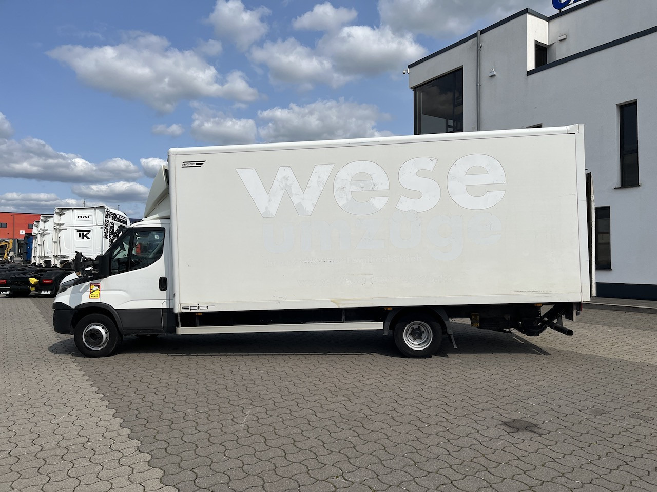 Iveco 70C18 Daily Koffer mit Ladebordwand - Tarbesõiduk furgoon: pilt 2 Iveco 70C18 Daily Koffer mit Ladebordwand - Tarbesõiduk furgoon: pilt 2