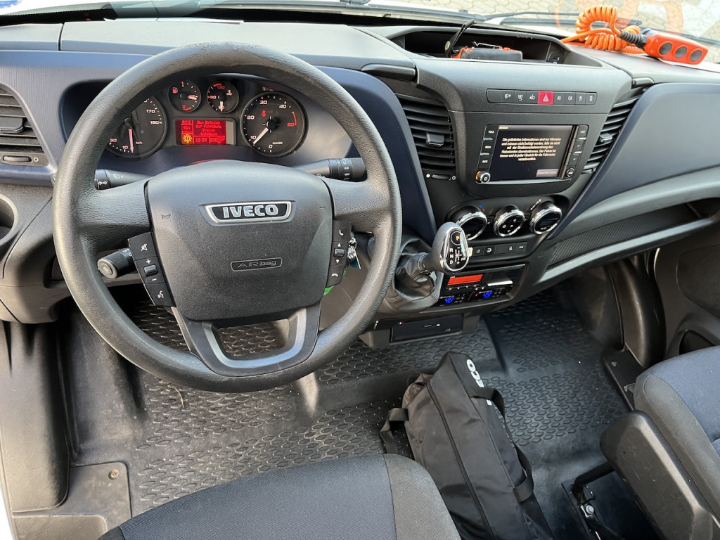 Interior photo 1: Tarbesõiduk külmik Iveco 70C18 Daily  Tiefkühlkoffer mit Ladebordwand