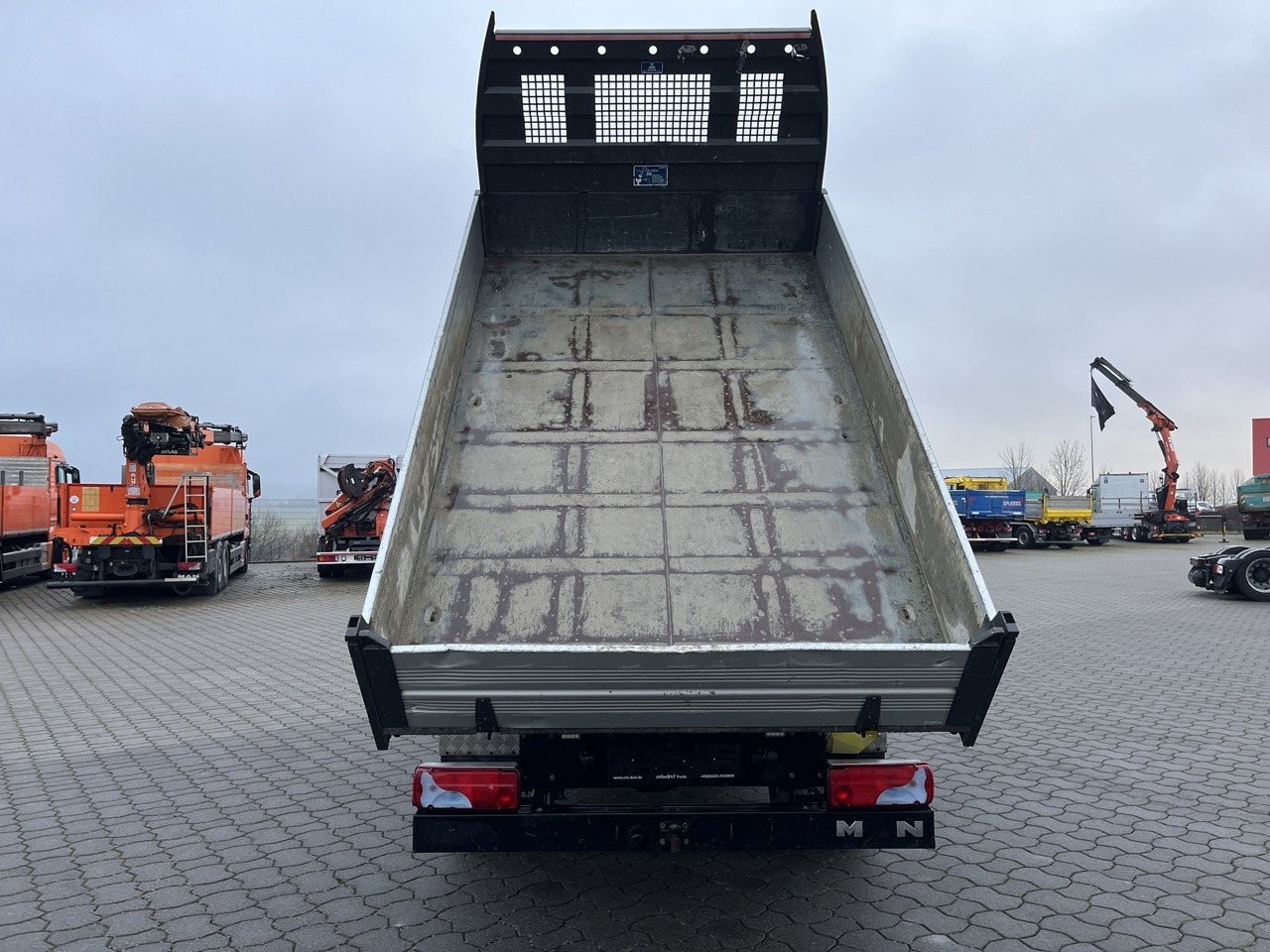 MAN TGE 3.180 4x2 Zwillingsbereift - Tarbesõiduk kallur: pilt 3 MAN TGE 3.180 4x2 Zwillingsbereift - Tarbesõiduk kallur: pilt 3