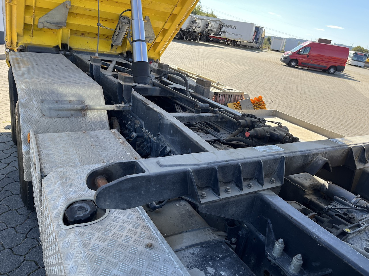 MAN TGS 28.480 6x4 4x4 Dreiseitenkipper Allrad Liftachse - Kallurauto: pilt 3 MAN TGS 28.480 6x4 4x4 Dreiseitenkipper Allrad Liftachse - Kallurauto: pilt 3