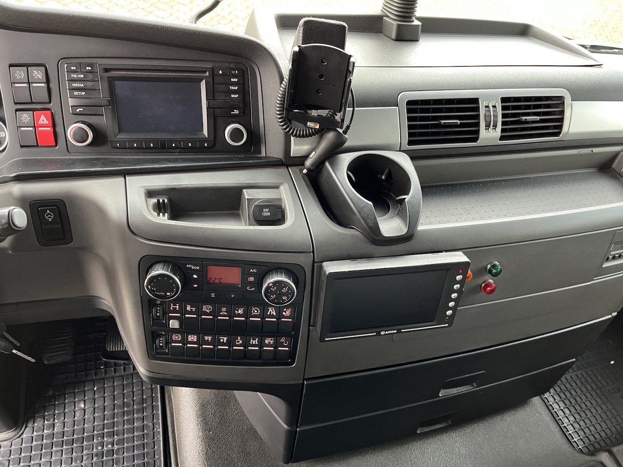 MAN TGX 26.480 6x2 Atlas 145.2 Baustoff - Kraanaga veoauto, Madelveok/ Platvormveok: pilt 3 MAN TGX 26.480 6x2 Atlas 145.2 Baustoff - Kraanaga veoauto, Madelveok/ Platvormveok: pilt 3