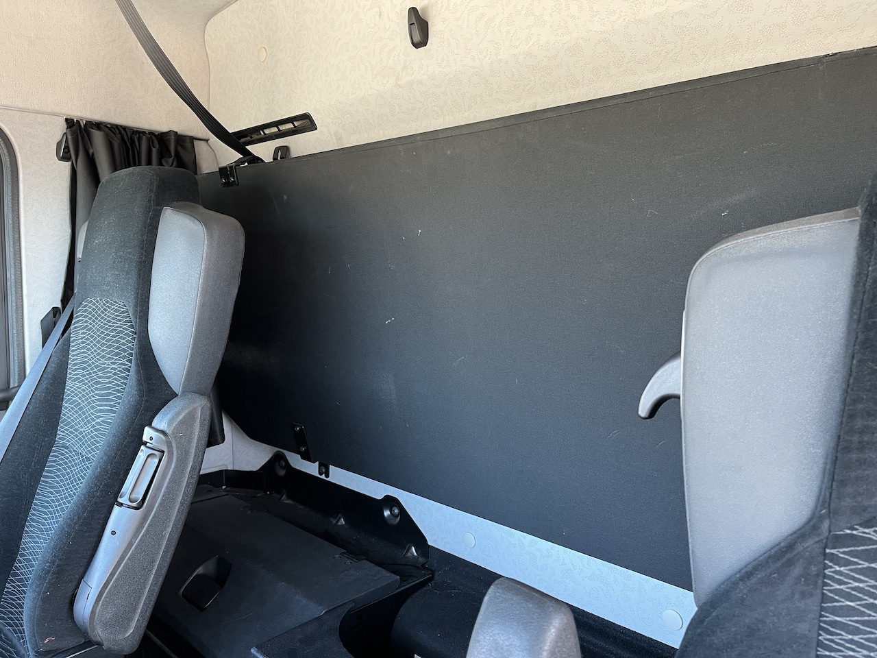 Mercedes-Benz Antos 1840 4x4 HAD LBW Kühlung Flüssigstickstoff - Kasti veoauto: pilt 4 Mercedes-Benz Antos 1840 4x4 HAD LBW Kühlung Flüssigstickstoff - Kasti veoauto: pilt 4