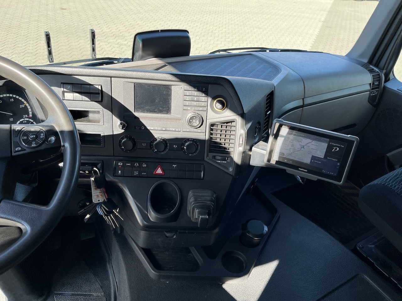 Mercedes-Benz Antos 1840 4x4 HAD LBW Kühlung Flüssigstickstoff - Kasti veoauto: pilt 2 Mercedes-Benz Antos 1840 4x4 HAD LBW Kühlung Flüssigstickstoff - Kasti veoauto: pilt 2