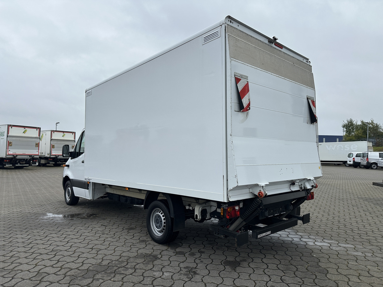 Mercedes-Benz Sprinter 319 CDI Koffer LBW RFK SH Tempomat - Tarbesõiduk furgoon: pilt 5 Mercedes-Benz Sprinter 319 CDI Koffer LBW RFK SH Tempomat - Tarbesõiduk furgoon: pilt 5