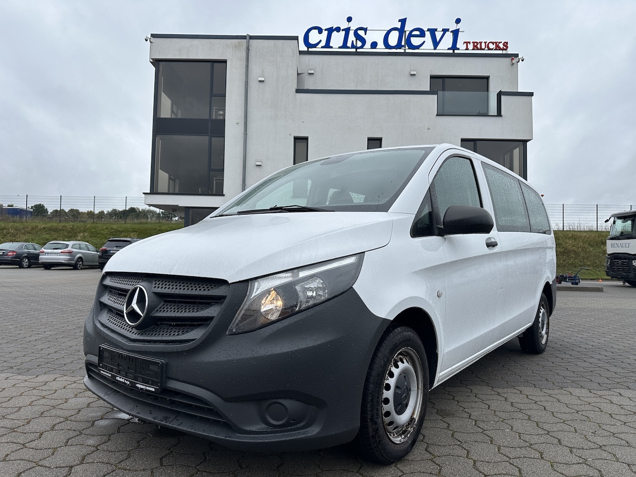 Mercedes-Benz Vito 111 CDI 9 Sitzer BT FSE Klima Tempomat Radio - Mikrobuss: pilt 1 Mercedes-Benz Vito 111 CDI 9 Sitzer BT FSE Klima Tempomat Radio - Mikrobuss: pilt 1