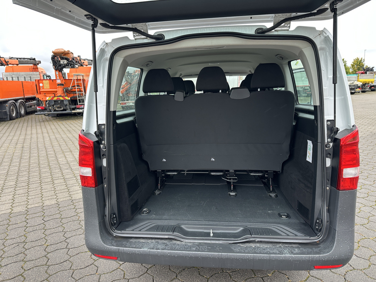 Mercedes-Benz Vito 111 CDI 9 Sitzer BT FSE Klima Tempomat Radio - Muu seadmestik: pilt 3 Mercedes-Benz Vito 111 CDI 9 Sitzer BT FSE Klima Tempomat Radio - Muu seadmestik: pilt 3