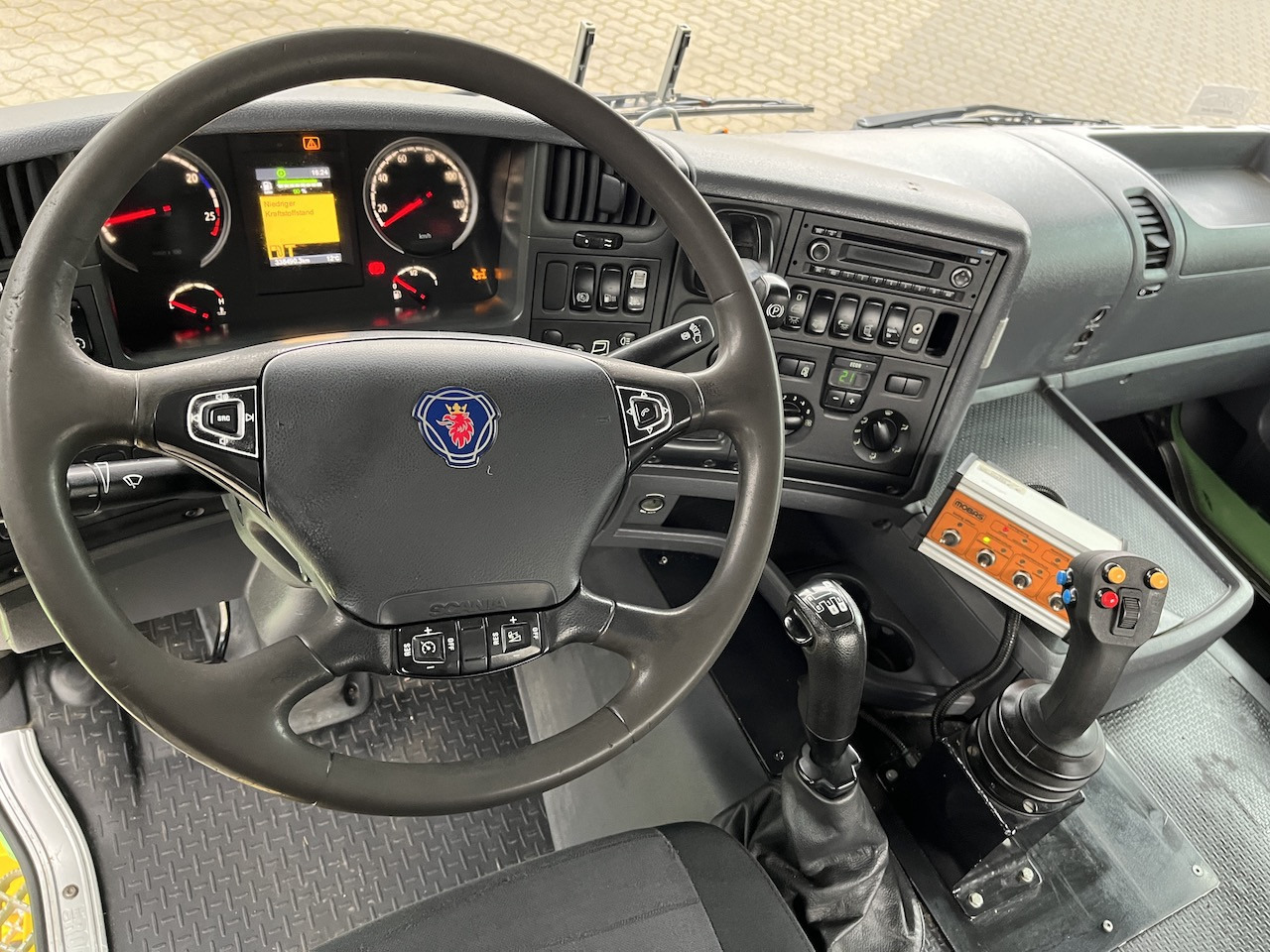 Scania G 450 8x4 Trösch Abrollkipper - Konkstõstukiga veoauto: pilt 2 Scania G 450 8x4 Trösch Abrollkipper - Konkstõstukiga veoauto: pilt 2