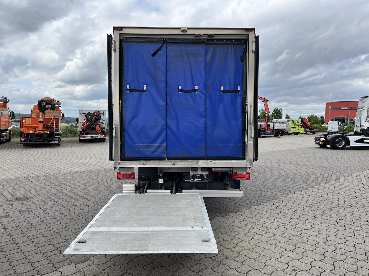Iveco 70C18 Daily Kühlkoffer mit Ladebordwand Konvekta - Tarbesõiduk: pilt 3 Iveco 70C18 Daily Kühlkoffer mit Ladebordwand Konvekta - Tarbesõiduk: pilt 3