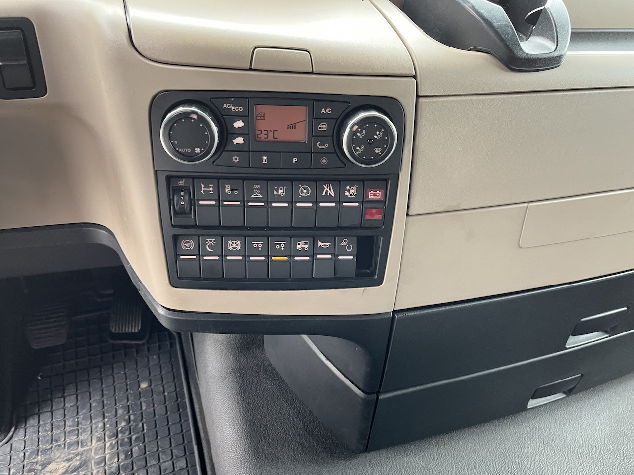 MAN TGX 26.500 6x2 Fahrgestell Lenk-Liftachse AHK - Veoauto: pilt 2 MAN TGX 26.500 6x2 Fahrgestell Lenk-Liftachse AHK - Veoauto: pilt 2