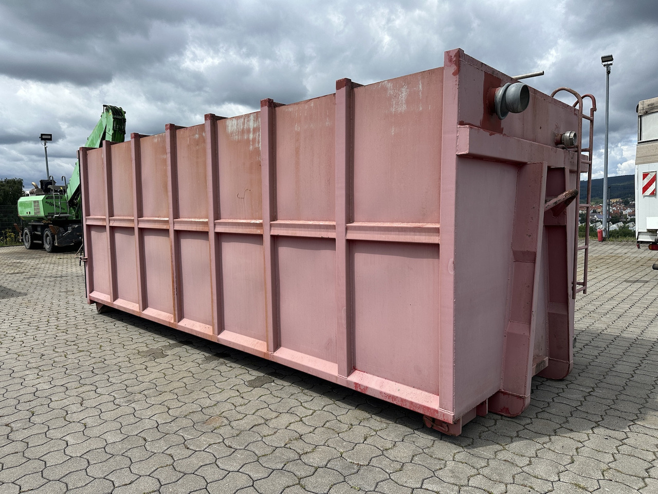 Mercedes-Benz Wassercontainer Mulde 30 cbm Silo für Abrollkipper - Veoauto: pilt 1 Mercedes-Benz Wassercontainer Mulde 30 cbm Silo für Abrollkipper - Veoauto: pilt 1