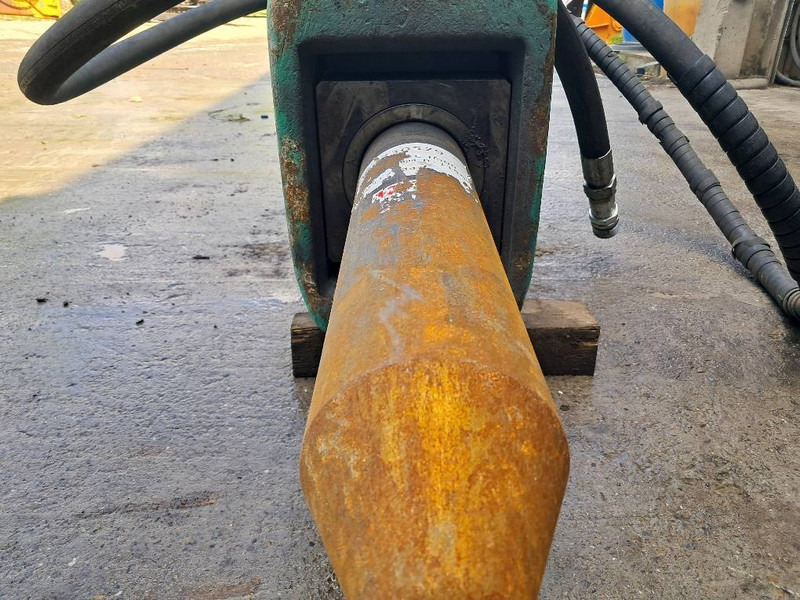 MONTABERT M900 - Hüdrauliline haamer - Ehitusmasinad: pilt 4 MONTABERT M900 - Hüdrauliline haamer - Ehitusmasinad: pilt 4