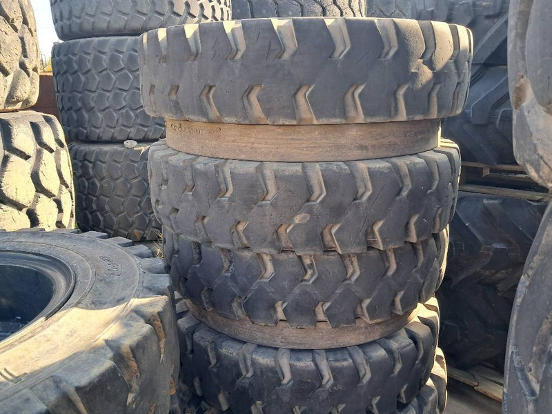 Trelleborg Excavator 10.00-20 SOLID (8 tyres) - Rehvid ja veljed - Ehitusmasinad: pilt 2 Trelleborg Excavator 10.00-20 SOLID (8 tyres) - Rehvid ja veljed - Ehitusmasinad: pilt 2
