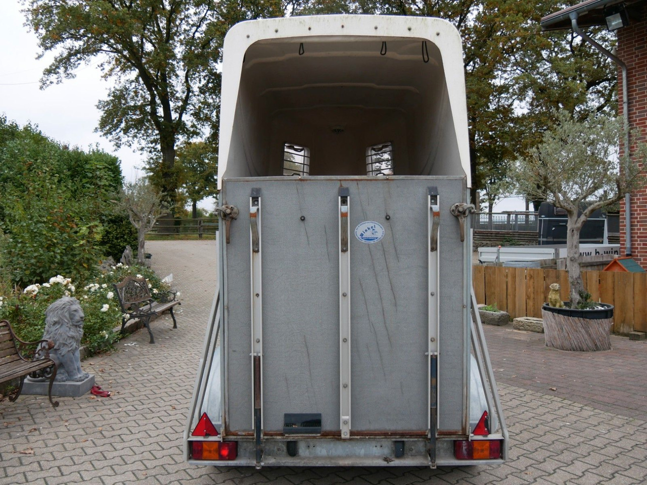 Blomert 1,5 Pferde mit Sattelkammer - Loomaveo järelhaagis: pilt 2 Blomert 1,5 Pferde mit Sattelkammer - Loomaveo järelhaagis: pilt 2