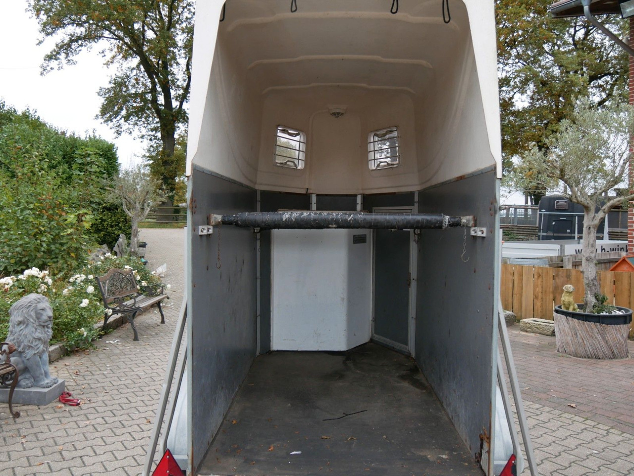 Blomert 1,5 Pferde mit Sattelkammer - Loomaveo järelhaagis: pilt 3 Blomert 1,5 Pferde mit Sattelkammer - Loomaveo järelhaagis: pilt 3