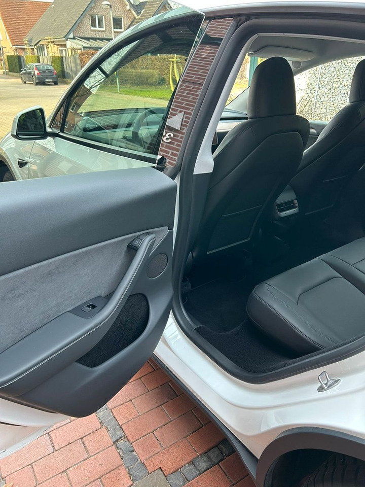 Sedaan Tesla Model Y Hinterradantrieb RWD: pilt 29