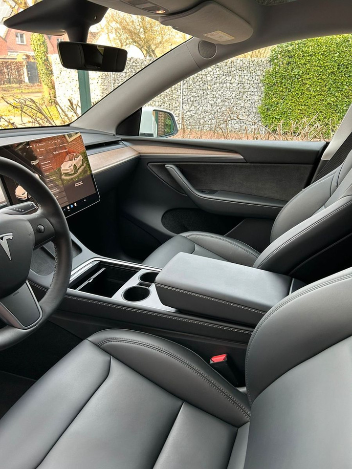 Sedaan Tesla Model Y Hinterradantrieb RWD: pilt 30