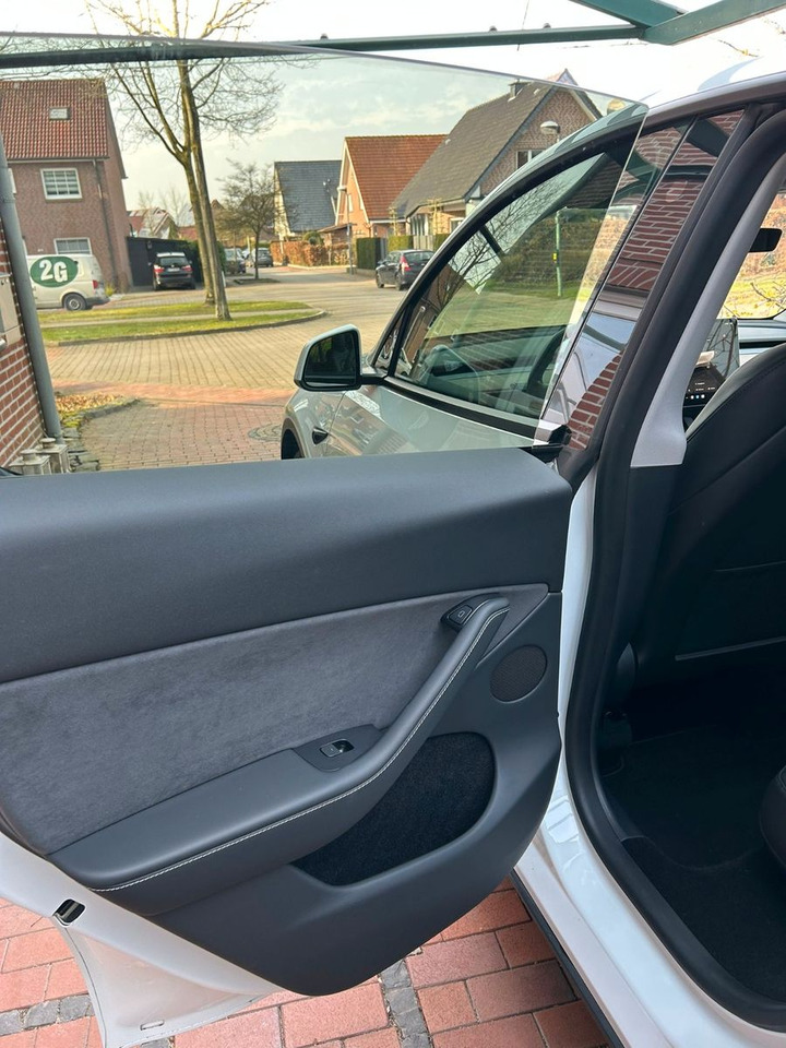 Sedaan Tesla Model Y Hinterradantrieb RWD: pilt 25