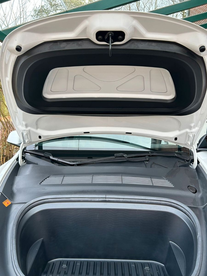 Sedaan Tesla Model Y Hinterradantrieb RWD: pilt 36