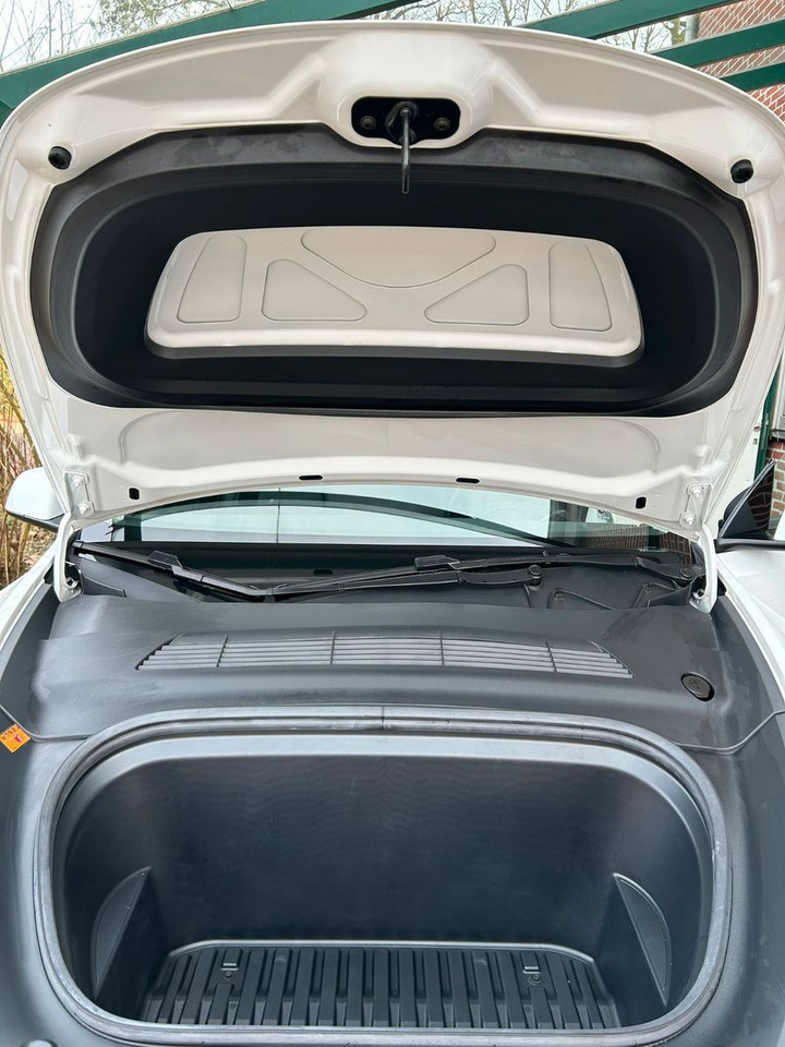 Sedaan Tesla Model Y Hinterradantrieb RWD: pilt 35
