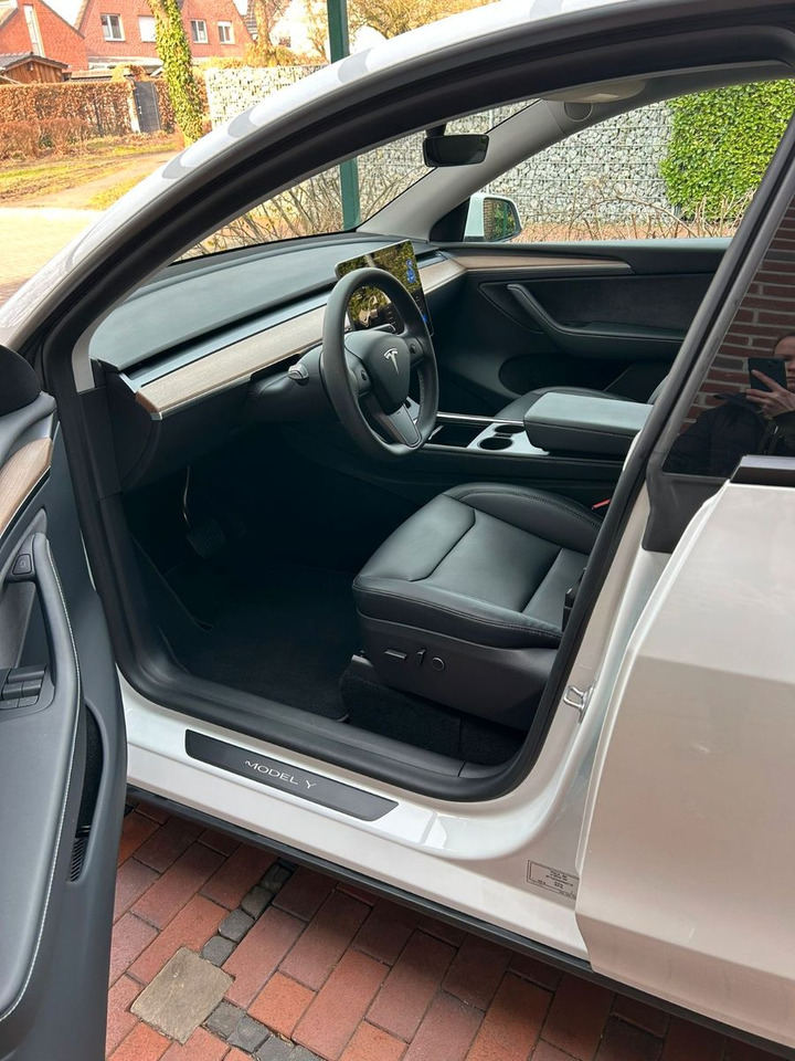 Sedaan Tesla Model Y Hinterradantrieb RWD: pilt 33