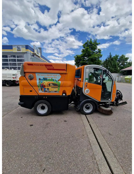 Bucher Kehrmaschine BUCHER-GUYER Kehrmaschine EG 4.500 kg Diesel Topzustand - Tänavapühkimismasin: pilt 2 Bucher Kehrmaschine BUCHER-GUYER Kehrmaschine EG 4.500 kg Diesel Topzustand - Tänavapühkimismasin: pilt 2