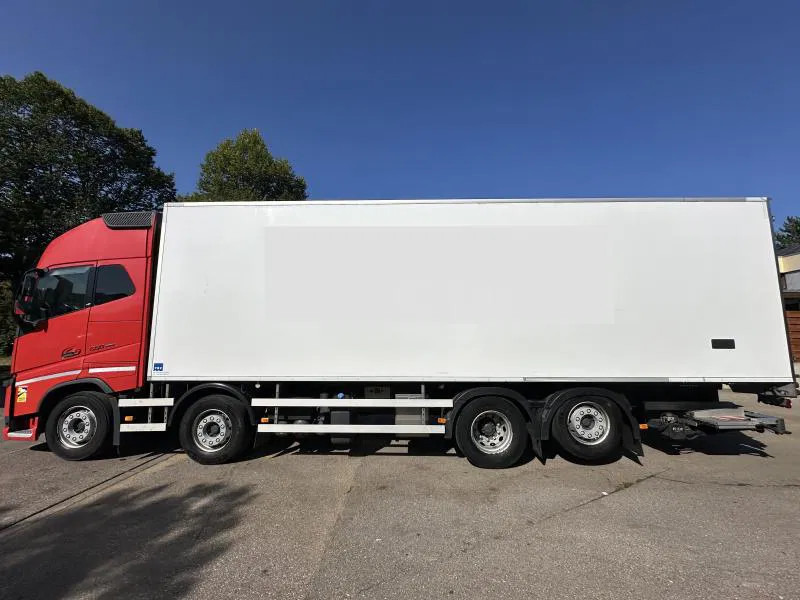 Volvo FH 16.550 XL 8x2 Tief Kühlkoffer ThermoKing LBW - Veoauto: pilt 2 Volvo FH 16.550 XL 8x2 Tief Kühlkoffer ThermoKing LBW - Veoauto: pilt 2