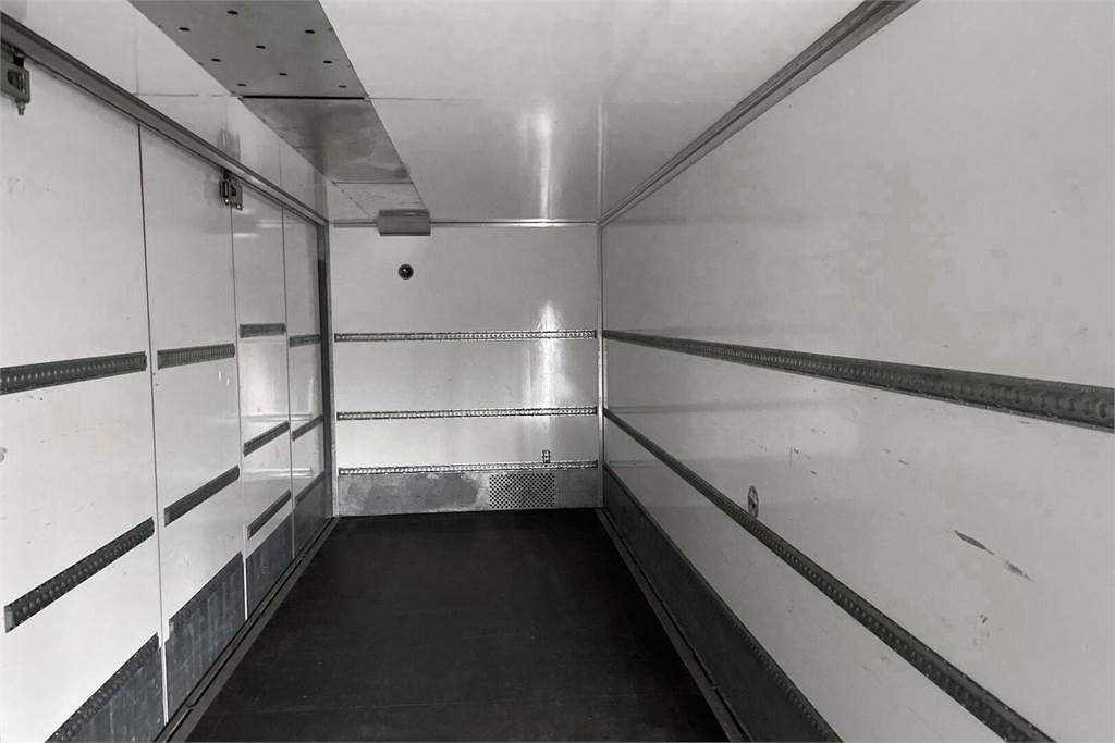Mercedes-Benz Actros 1827 4x2 8,7m umpikori+PL nostin - Isotermiline furgoon: pilt 5 Mercedes-Benz Actros 1827 4x2 8,7m umpikori+PL nostin - Isotermiline furgoon: pilt 5