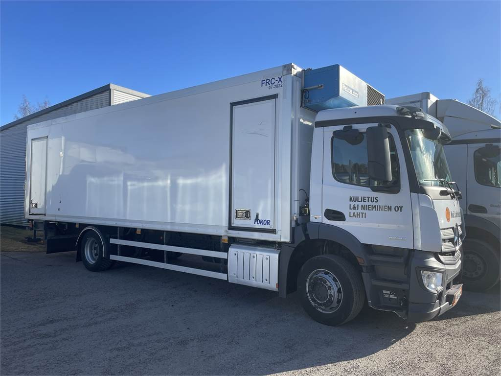 Mercedes-Benz Antos 1830L FRC kakslämpökori + PL-Nostin - Isotermiline furgoon: pilt 1 Mercedes-Benz Antos 1830L FRC kakslämpökori + PL-Nostin - Isotermiline furgoon: pilt 1