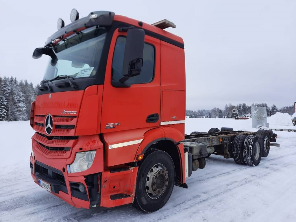 Mercedes-Benz Actros 2545 - Kabiinišassiiga veoauto: pilt 1 Mercedes-Benz Actros 2545 - Kabiinišassiiga veoauto: pilt 1