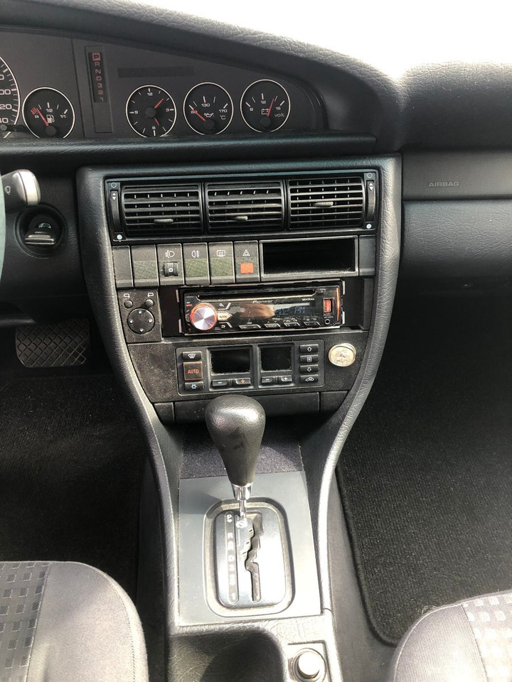 Sedaan Audi A6 C4 1.8 Auto: pilt 11