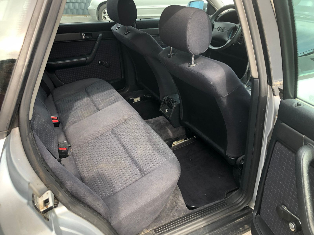 Sedaan Audi A6 C4 1.8 Auto: pilt 16