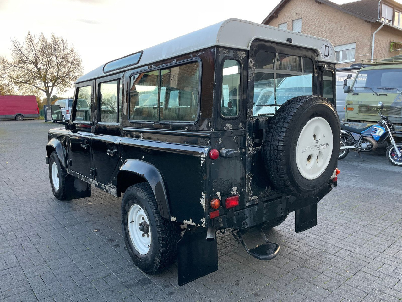 Land Rover Defender 110 SW 2.5 TD , Wohnm.Zulassung, 1.Hand - Maastur: pilt 4 Land Rover Defender 110 SW 2.5 TD , Wohnm.Zulassung, 1.Hand - Maastur: pilt 4