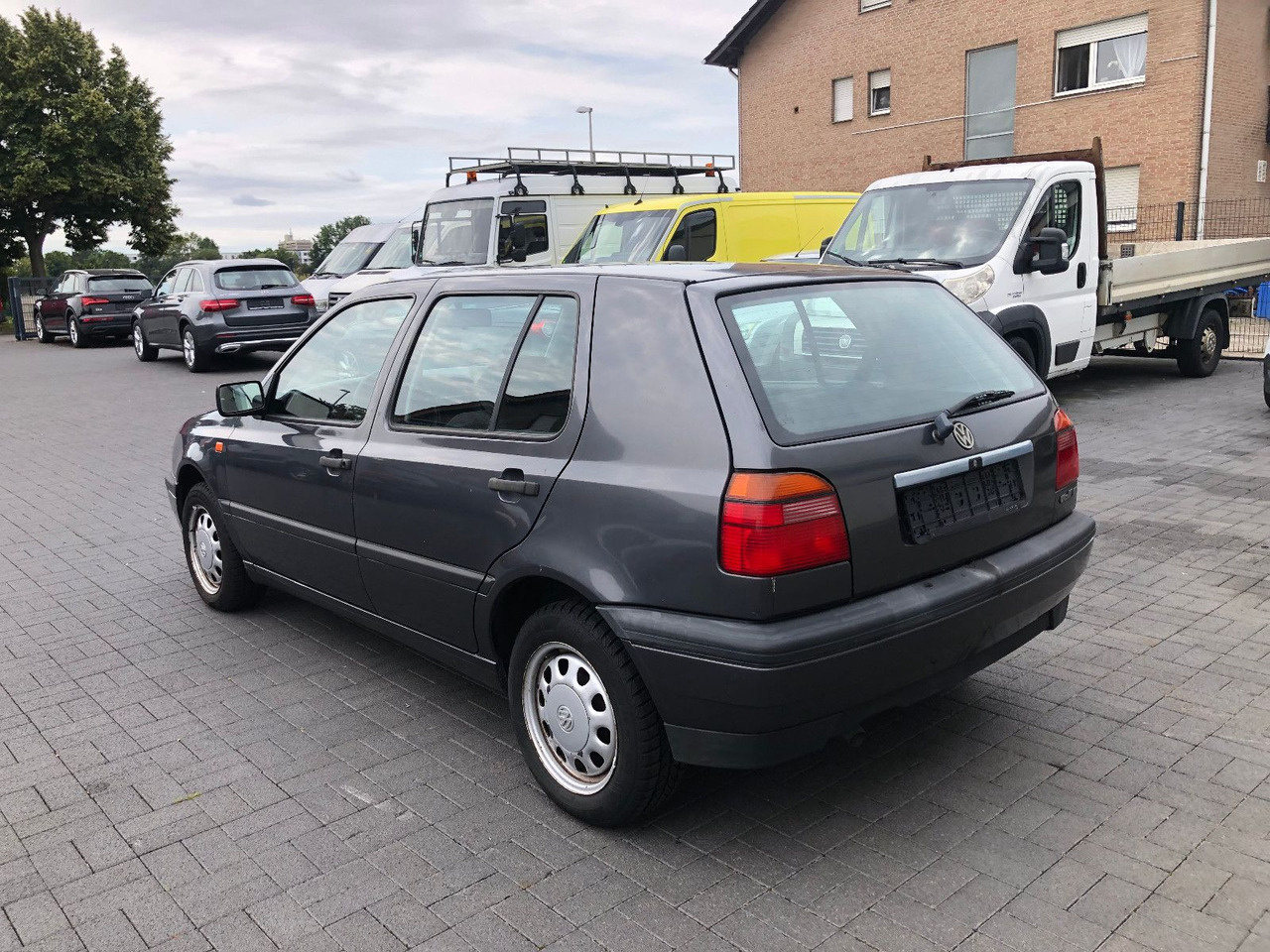 Volkswagen Golf 1.8 GL Klima - Sedaan: pilt 4 Volkswagen Golf 1.8 GL Klima - Sedaan: pilt 4