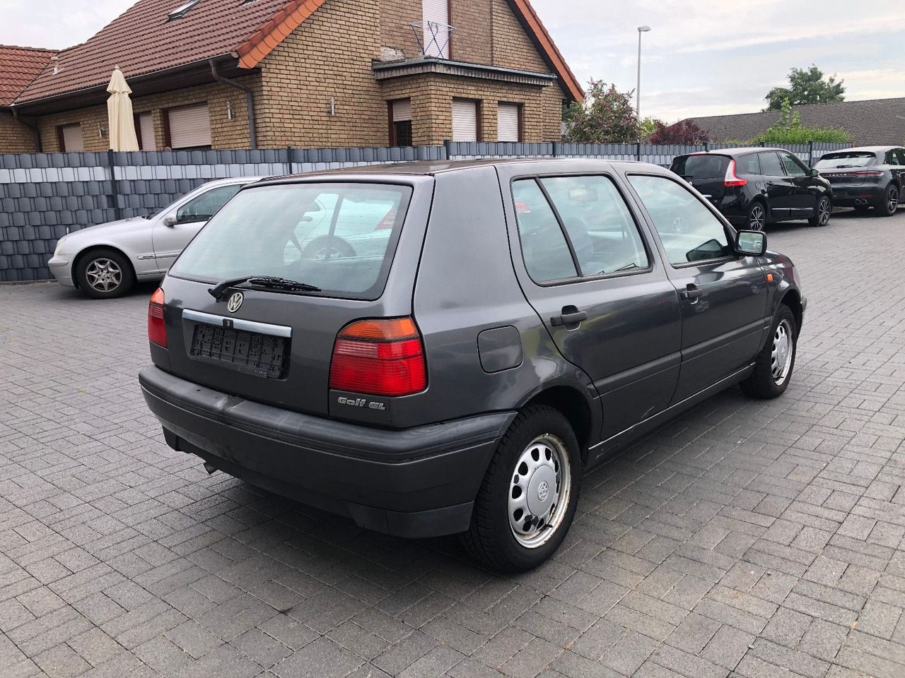 Volkswagen Golf 1.8 GL Klima - Sedaan: pilt 2 Volkswagen Golf 1.8 GL Klima - Sedaan: pilt 2