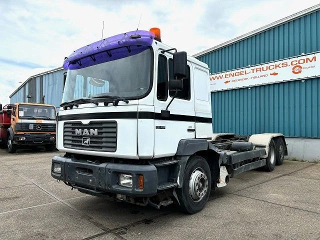 MAN 26.414 FNL-T (6-CILINDERHEADS) 6x4 CHASSIS (EURO 2 / ZF16 MANUAL GEARBOX / REDUCTION AXLES) - Kabiinišassiiga veoauto: pilt 1 MAN 26.414 FNL-T (6-CILINDERHEADS) 6x4 CHASSIS (EURO 2 / ZF16 MANUAL GEARBOX / REDUCTION AXLES) - Kabiinišassiiga veoauto: pilt 1