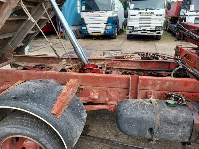 Mercedes-Benz 1117 K (6-CILINDER) KIPPER WITH FERRARI CRANE (FULL STEEL SUSPENSION / MANUAL GEARBOX / P.T.O.) liising Mercedes-Benz 1117 K (6-CILINDER) KIPPER WITH FERRARI CRANE (FULL STEEL SUSPENSION / MANUAL GEARBOX / P.T.O.): pilt 11