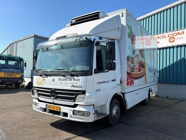Mercedes-Benz Atego 816 L 4x2 ORIGINAL DUTCH COOLER TRUCK WITH CARRIER XARIOS 600D/E (MANUAL GEARBOX / AIRCONDITIONING / 2.000 KG. TAILLIFT) - Külmutiga veoauto: pilt 1 Mercedes-Benz Atego 816 L 4x2 ORIGINAL DUTCH COOLER TRUCK WITH CARRIER XARIOS 600D/E (MANUAL GEARBOX / AIRCONDITIONING / 2.000 KG. TAILLIFT) - Külmutiga veoauto: pilt 1