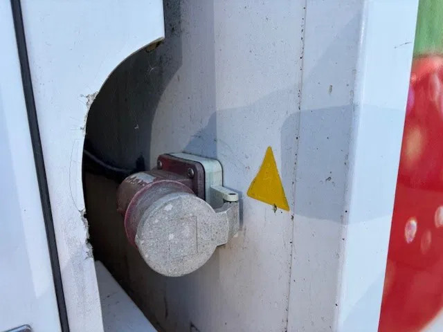 Külmutiga veoauto Mercedes-Benz Atego 816 L 4x2 ORIGINAL DUTCH COOLER TRUCK WITH CARRIER XARIOS 600D/E (MANUAL GEARBOX / AIRCONDITIONING / 2.000 KG. TAILLIFT): pilt 16