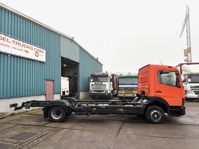 Mercedes-Benz Atego 823L DAY CAB (6-CILINDER) 4x2 CHASSIS (MANUAL GEARBOX / SPER DIFFERENTIAL / 6-CILINDER ENGINE) - Kabiinišassiiga veoauto: pilt 4 Mercedes-Benz Atego 823L DAY CAB (6-CILINDER) 4x2 CHASSIS (MANUAL GEARBOX / SPER DIFFERENTIAL / 6-CILINDER ENGINE) - Kabiinišassiiga veoauto: pilt 4