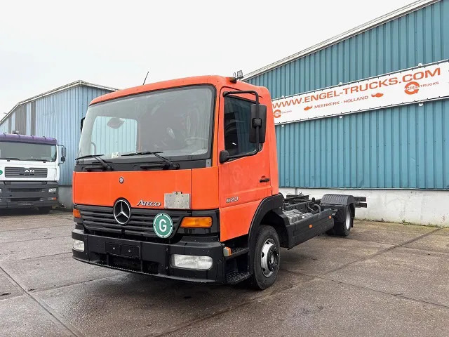 Mercedes-Benz Atego 823L DAY CAB (6-CILINDER) 4x2 CHASSIS (MANUAL GEARBOX / SPER DIFFERENTIAL / 6-CILINDER ENGINE) - Kabiinišassiiga veoauto: pilt 1 Mercedes-Benz Atego 823L DAY CAB (6-CILINDER) 4x2 CHASSIS (MANUAL GEARBOX / SPER DIFFERENTIAL / 6-CILINDER ENGINE) - Kabiinišassiiga veoauto: pilt 1