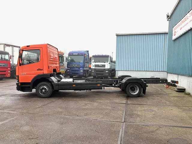 Mercedes-Benz Atego 823L DAY CAB (6-CILINDER) 4x2 CHASSIS (MANUAL GEARBOX / SPER DIFFERENTIAL / 6-CILINDER ENGINE) - Kabiinišassiiga veoauto: pilt 5 Mercedes-Benz Atego 823L DAY CAB (6-CILINDER) 4x2 CHASSIS (MANUAL GEARBOX / SPER DIFFERENTIAL / 6-CILINDER ENGINE) - Kabiinišassiiga veoauto: pilt 5