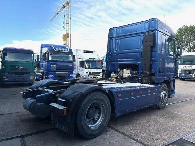 DAF 95.380 XF SPACECAB (EURO 2 / ZF16 MANUAL GEARBOX / HYDRAULIC KIT / P.T.O. / SIDE SKIRTS / AIRCONDITIONING) - Sadulveok: pilt 3 DAF 95.380 XF SPACECAB (EURO 2 / ZF16 MANUAL GEARBOX / HYDRAULIC KIT / P.T.O. / SIDE SKIRTS / AIRCONDITIONING) - Sadulveok: pilt 3