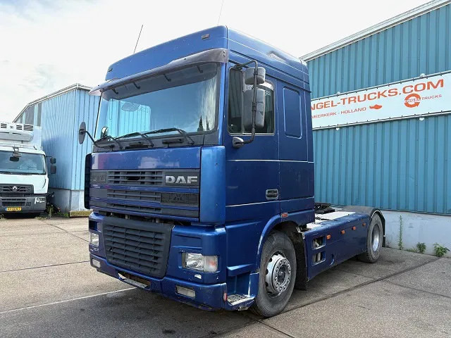 DAF 95.380 XF SPACECAB (EURO 2 / ZF16 MANUAL GEARBOX / HYDRAULIC KIT / P.T.O. / SIDE SKIRTS / AIRCONDITIONING) - Sadulveok: pilt 1 DAF 95.380 XF SPACECAB (EURO 2 / ZF16 MANUAL GEARBOX / HYDRAULIC KIT / P.T.O. / SIDE SKIRTS / AIRCONDITIONING) - Sadulveok: pilt 1