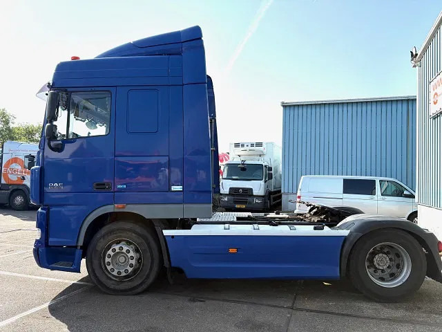 DAF XF 105.460 ATE SPACECAB (ZF16 MANUAL GEARBOX / HYDRAULIC KIT / P.T.O. / ADR-VLG / FULL SPOILERSET / FRIDGE) - Sadulveok: pilt 5 DAF XF 105.460 ATE SPACECAB (ZF16 MANUAL GEARBOX / HYDRAULIC KIT / P.T.O. / ADR-VLG / FULL SPOILERSET / FRIDGE) - Sadulveok: pilt 5