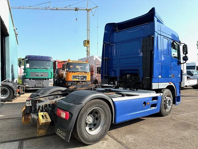 DAF XF 105.460 ATE SPACECAB (ZF16 MANUAL GEARBOX / HYDRAULIC KIT / P.T.O. / ADR-VLG / FULL SPOILERSET / FRIDGE) - Sadulveok: pilt 3 DAF XF 105.460 ATE SPACECAB (ZF16 MANUAL GEARBOX / HYDRAULIC KIT / P.T.O. / ADR-VLG / FULL SPOILERSET / FRIDGE) - Sadulveok: pilt 3