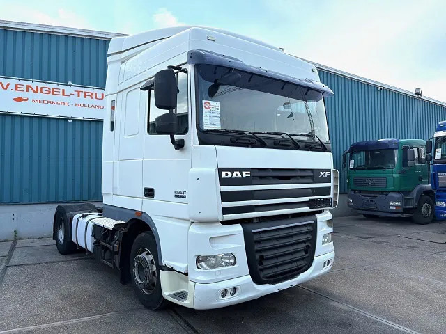 DAF XF 105.460 SPACECAB (ZF-MANUAL GEARBOX / 2x DIESELTANK / MX-ENGINE BRAKE / AIRCONDITIONING / FRIDGE / ETC.) - Sadulveok: pilt 1 DAF XF 105.460 SPACECAB (ZF-MANUAL GEARBOX / 2x DIESELTANK / MX-ENGINE BRAKE / AIRCONDITIONING / FRIDGE / ETC.) - Sadulveok: pilt 1