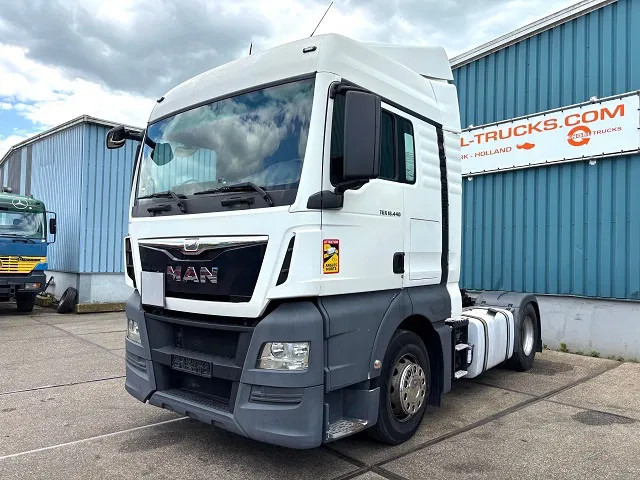 MAN TGX 18.440 BLS XLX (ZF16 MANUAL GEARBOX / 2x DIESELTANK / AIRCONDITIONING / ELECTRICAL MAINSWITCH / FRIDGE / EURO 6) - Sadulveok: pilt 1 MAN TGX 18.440 BLS XLX (ZF16 MANUAL GEARBOX / 2x DIESELTANK / AIRCONDITIONING / ELECTRICAL MAINSWITCH / FRIDGE / EURO 6) - Sadulveok: pilt 1