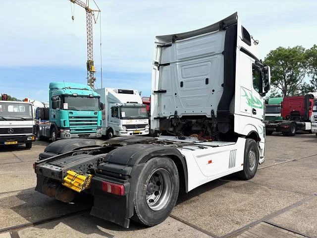 Mercedes-Benz Actros 1845 LS BIGSPACE (RETARDER / EURO 5 / TELLIGENT GEARBOX / FULL SPOILERSET / 2x DIESELTANK / AIRCONDITIONING) - Sadulveok: pilt 3 Mercedes-Benz Actros 1845 LS BIGSPACE (RETARDER / EURO 5 / TELLIGENT GEARBOX / FULL SPOILERSET / 2x DIESELTANK / AIRCONDITIONING) - Sadulveok: pilt 3